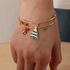 NEW!  Adjustable Christmas  charm bangle  - BTQ